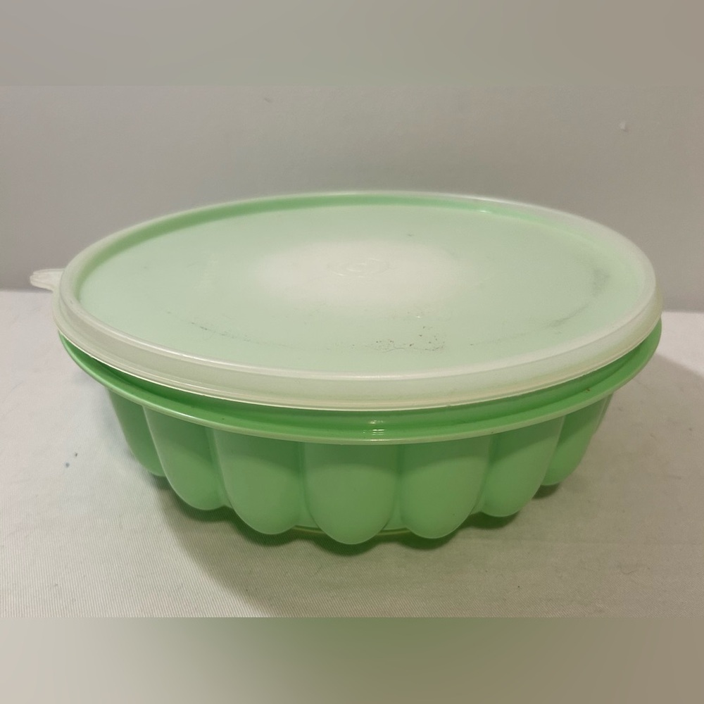 Vintage TUPPERWARE JELLO MOLD mint  #1202-5 CLEAR INSERT #1201-9 & Cover 1203-5